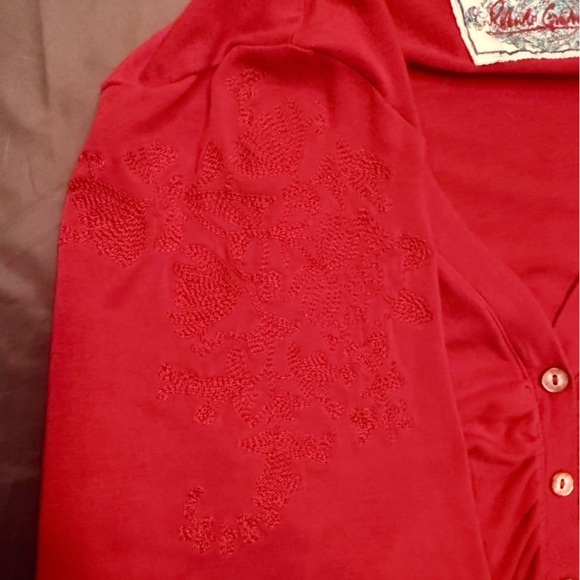 Robert Graham Red Ruched Short Embroidered Sleeve Tee Size Large - Picture 4 of 9